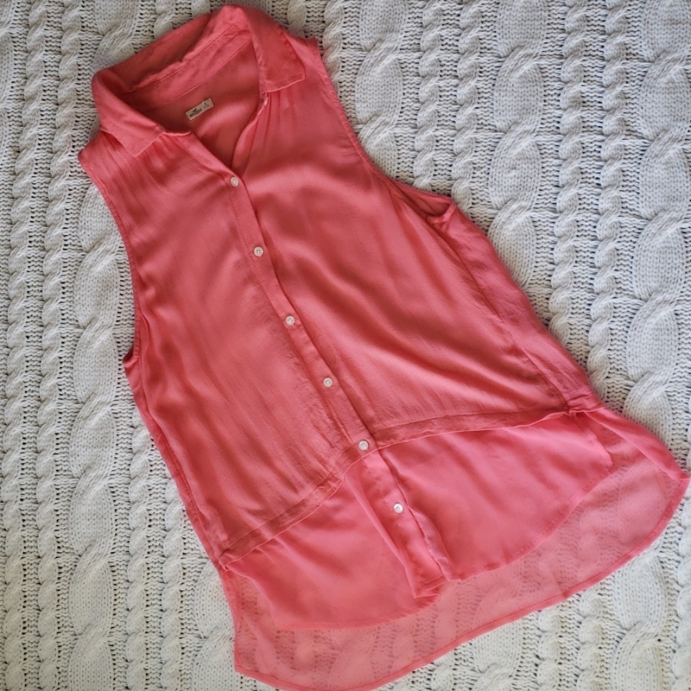 Sleeveless summer top blouse. Size M